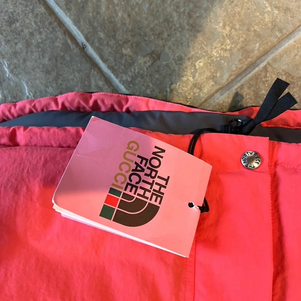 Women's Gucci X Northface, collaboration, puffer jacket size medium NWT - Picture 9 of 13